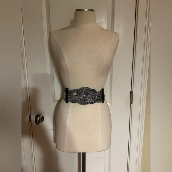 Unique Silver Zipper Belt - Picture 4 of 8